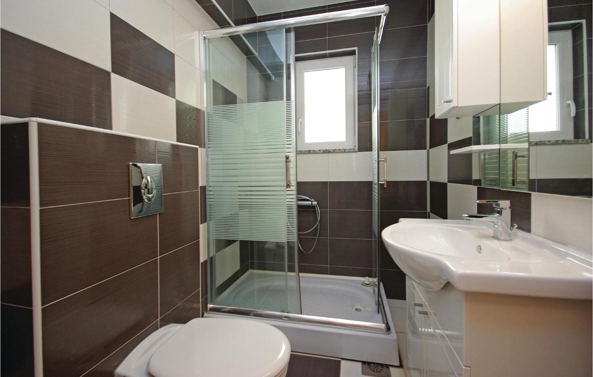 Gorgeous Apartment In Makarska With Wifi Екстер'єр фото
